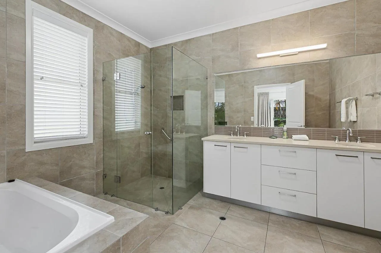 Perfect Family Holiday Home On Noosa Sound - 3 Key Court
