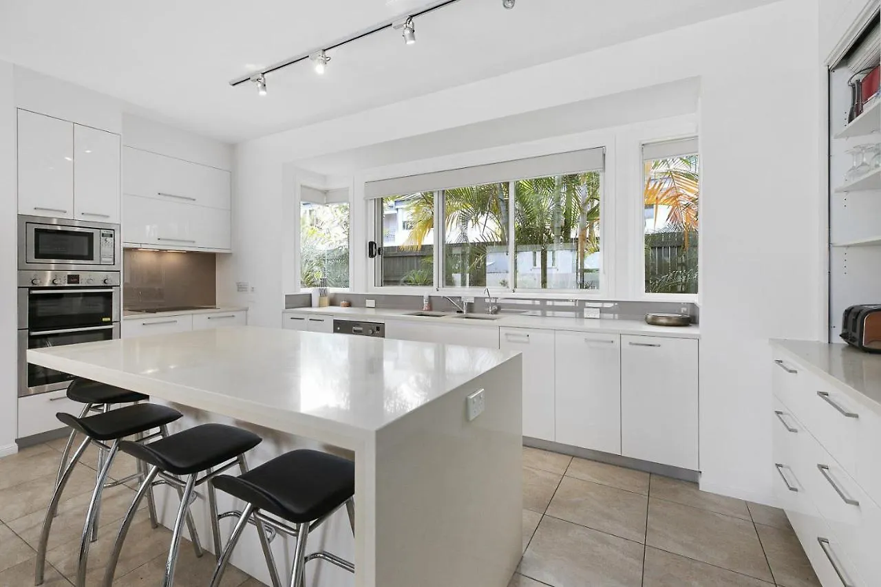 Perfect Family Holiday Home On Noosa Sound - 3 Key Court