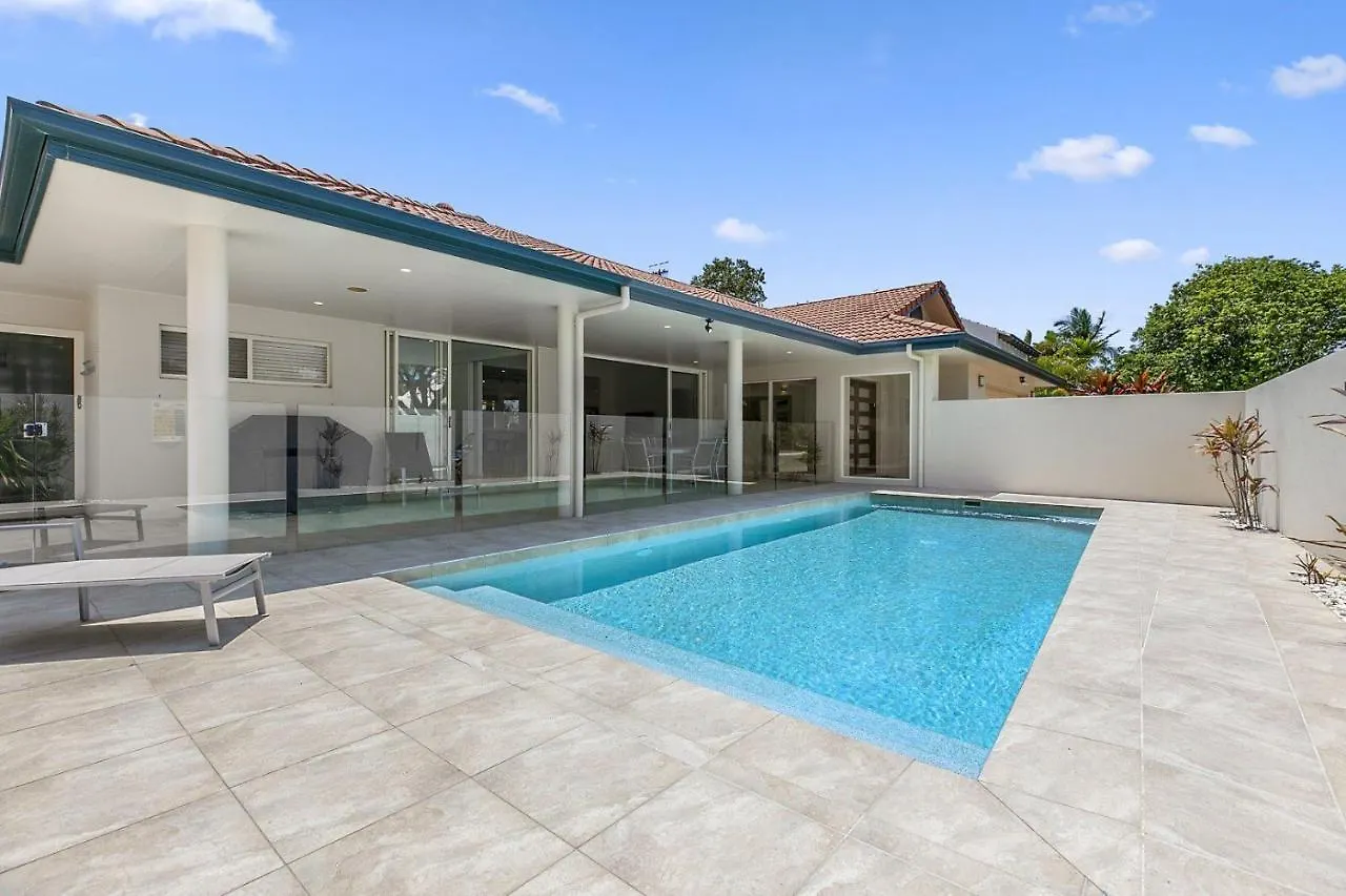 Perfect Family Holiday Home On Noosa Sound - 3 Key Court